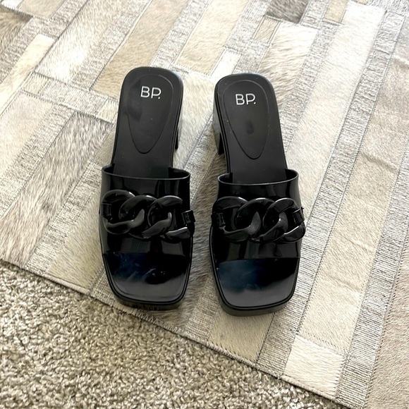 Black Jelly’s w/Chain Sandals - Picture 1 of 5